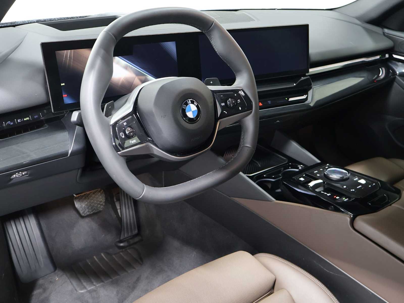 Thumbnail: 2024 BMW 5 Series - 4