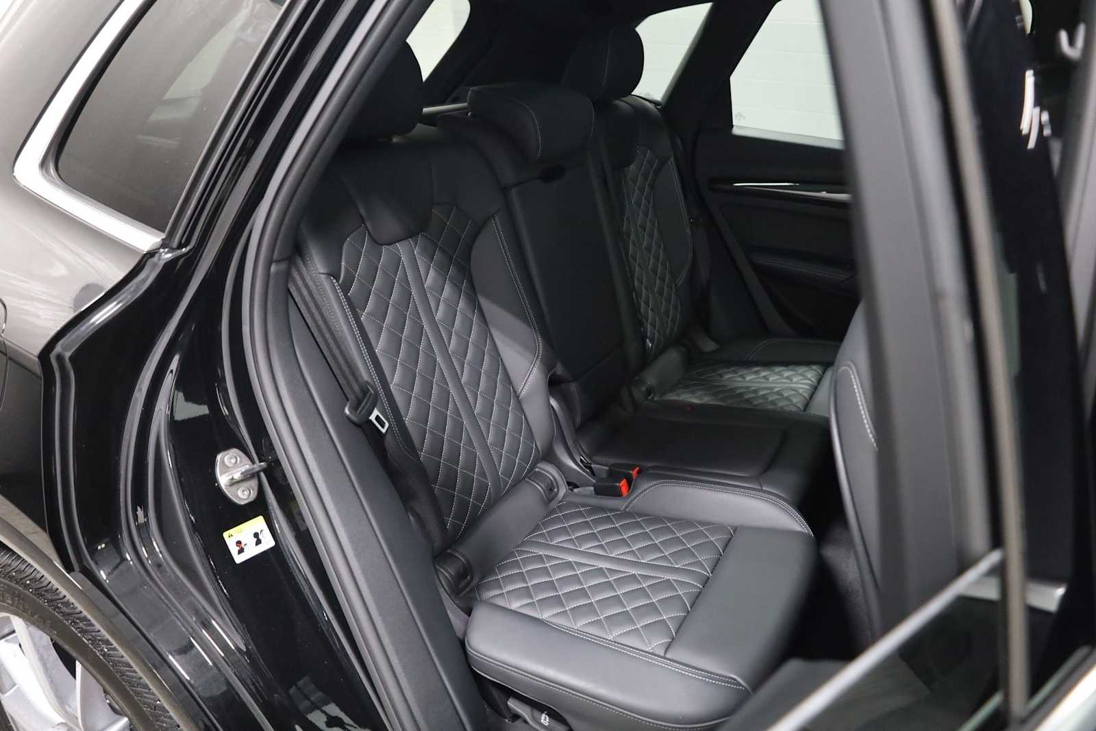 Thumbnail: 2024 Audi SQ5 - 34