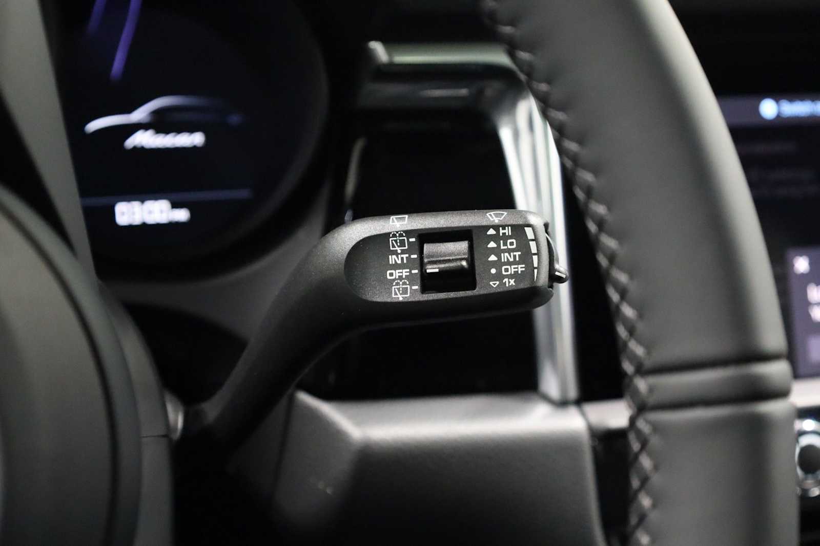 Thumbnail: 2026 Porsche Macan - 30