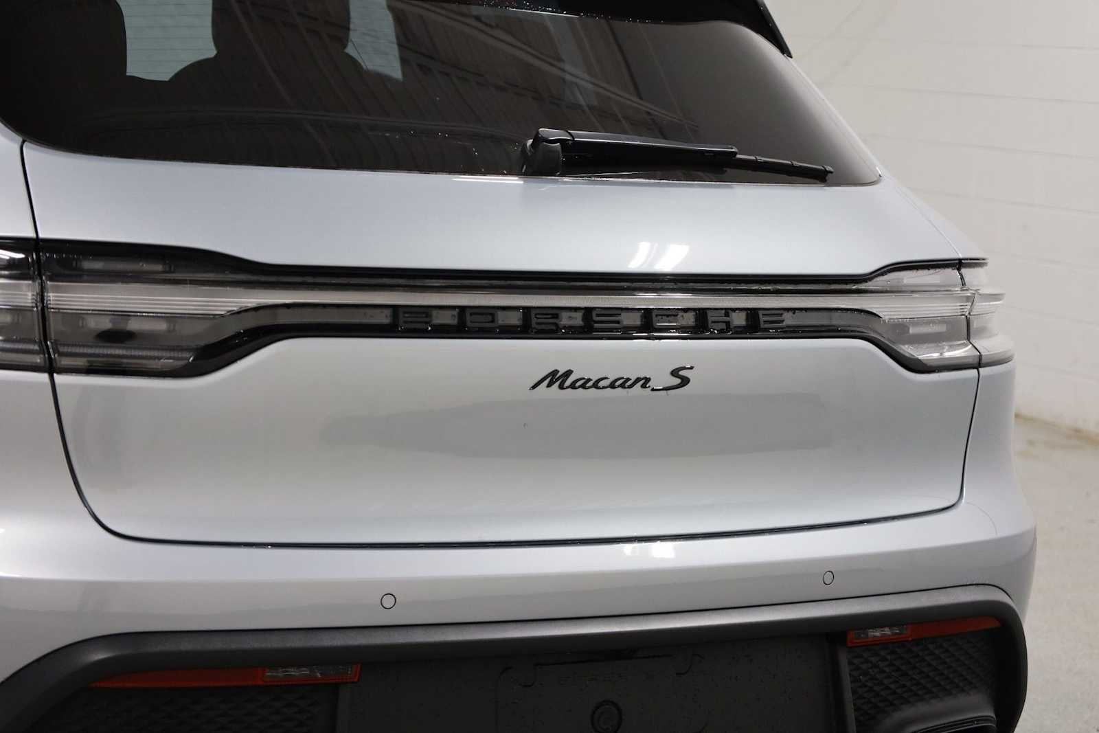 Thumbnail: 2026 Porsche Macan - 8