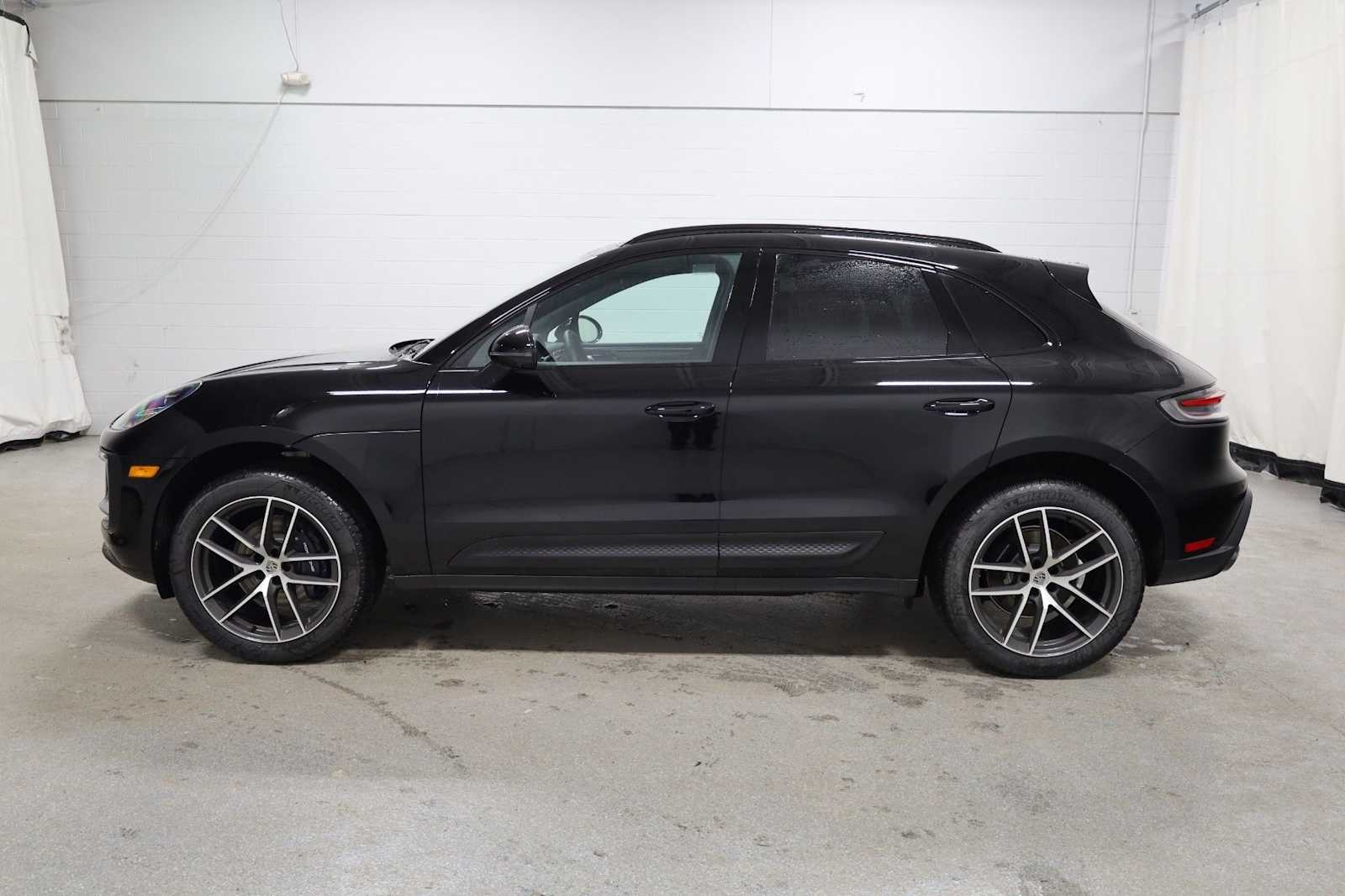 Thumbnail: 2026 Porsche Macan - 2