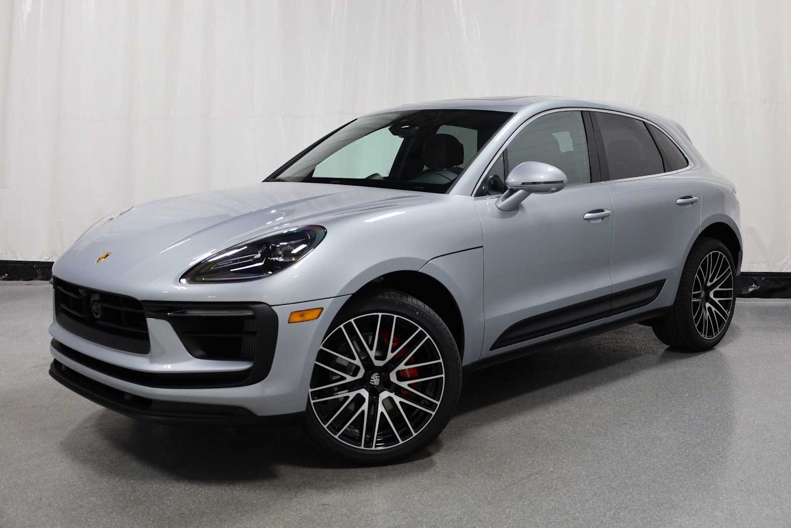 Thumbnail: 2026 Porsche Macan - 1