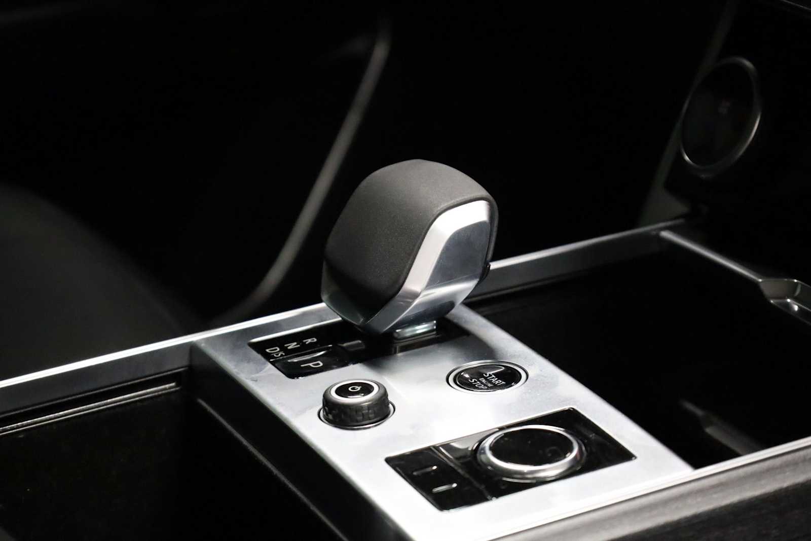 Thumbnail: 2023 Land Rover Range Rover - 20