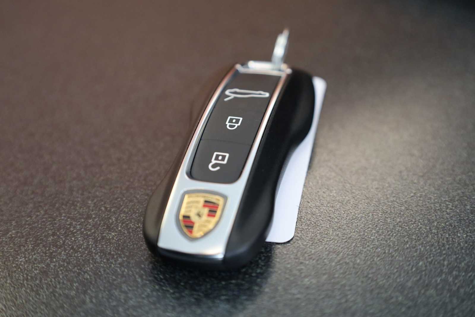 Thumbnail: 2026 Porsche Panamera - 42