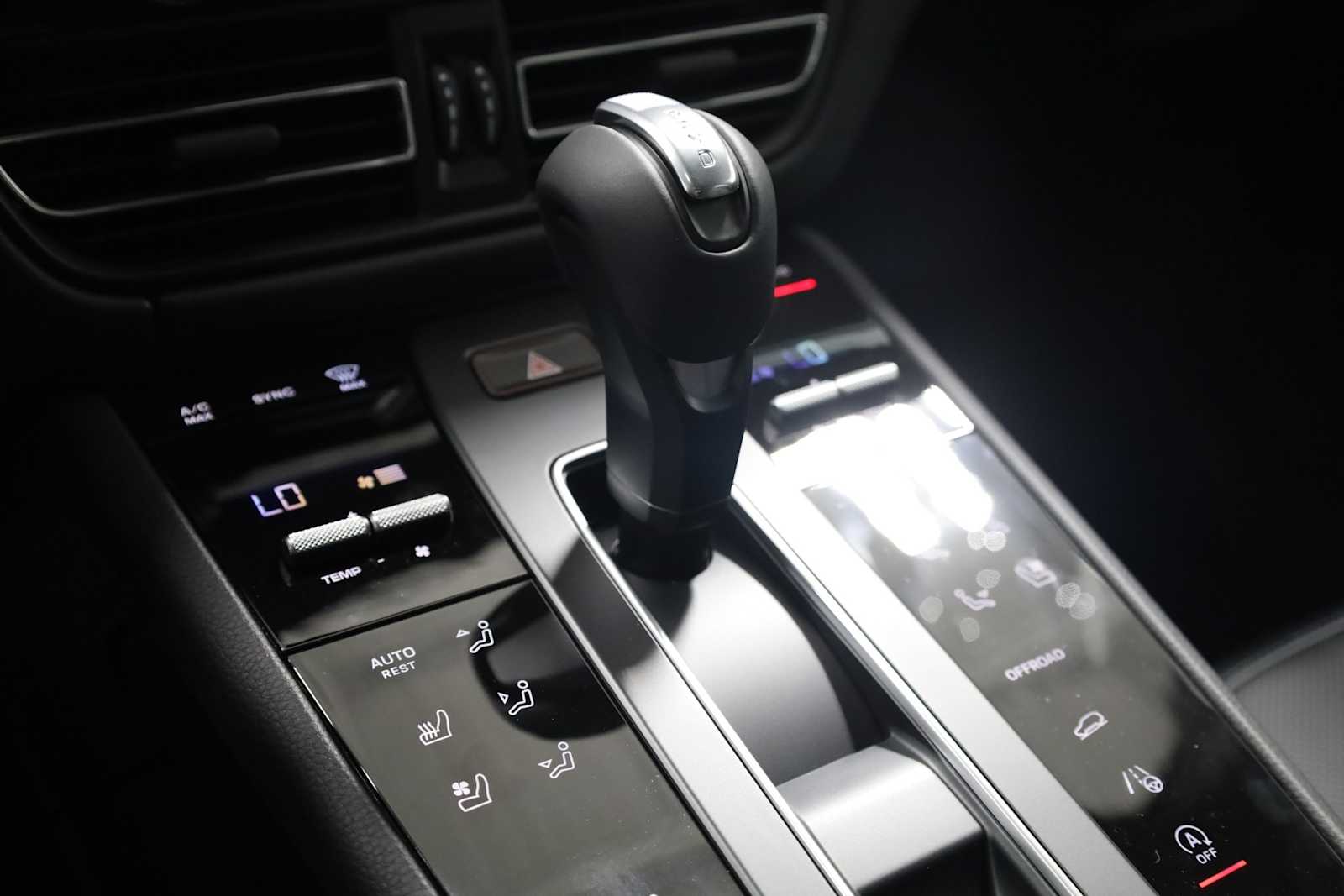 Thumbnail: 2025 Porsche Macan - 29