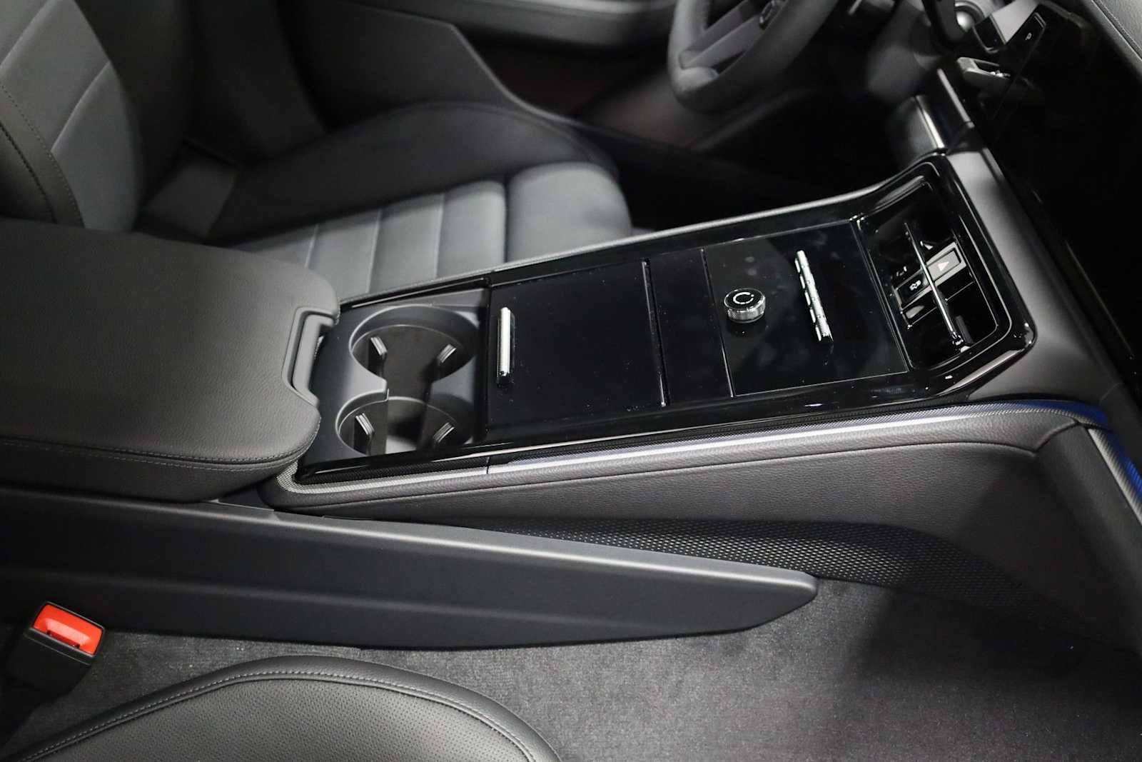 Thumbnail: 2026 Porsche Panamera - 21