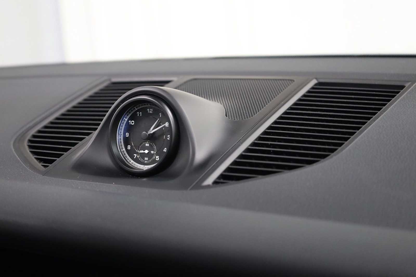 Thumbnail: 2023 Porsche Macan - 23