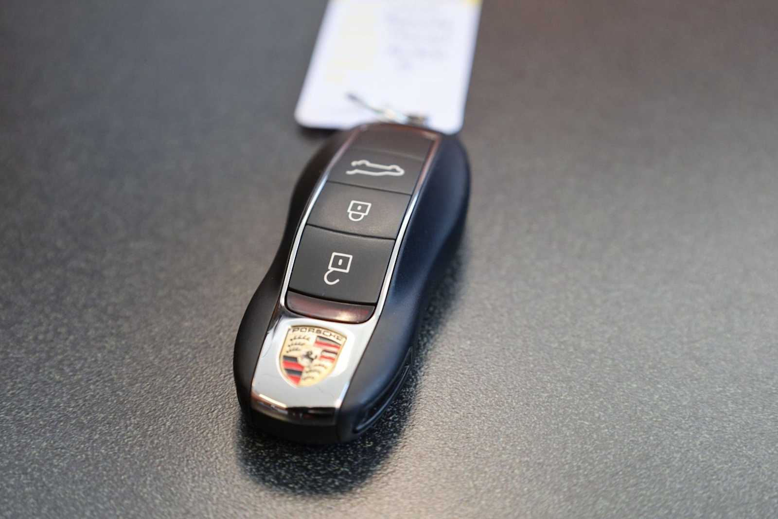 Thumbnail: 2020 Porsche Macan - 42