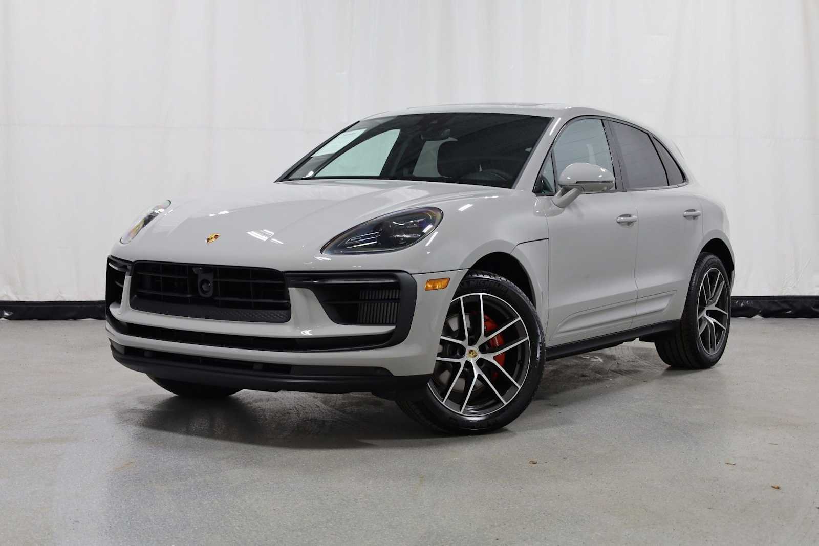 Thumbnail: 2026 Porsche Macan - 1