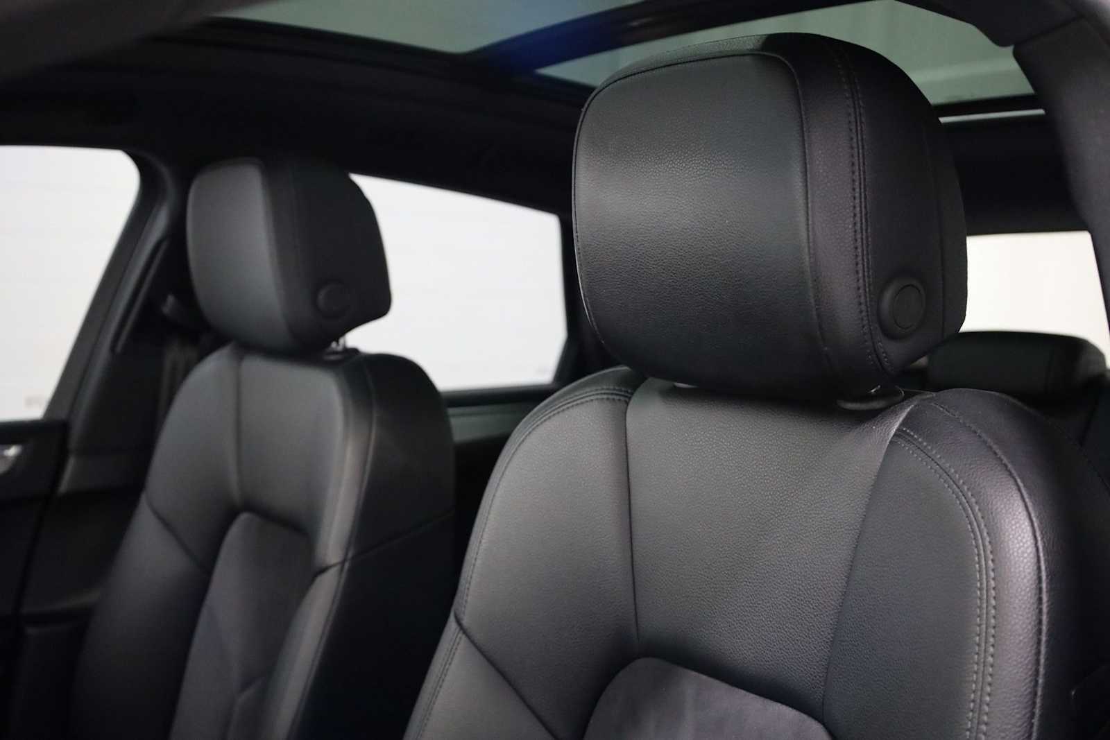 Thumbnail: 2018 Porsche Macan - 19