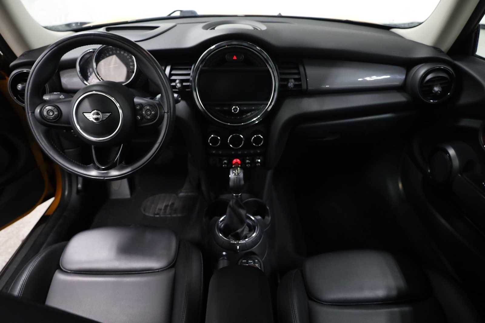 Thumbnail: 2016 MINI Cooper Hardtop - 24