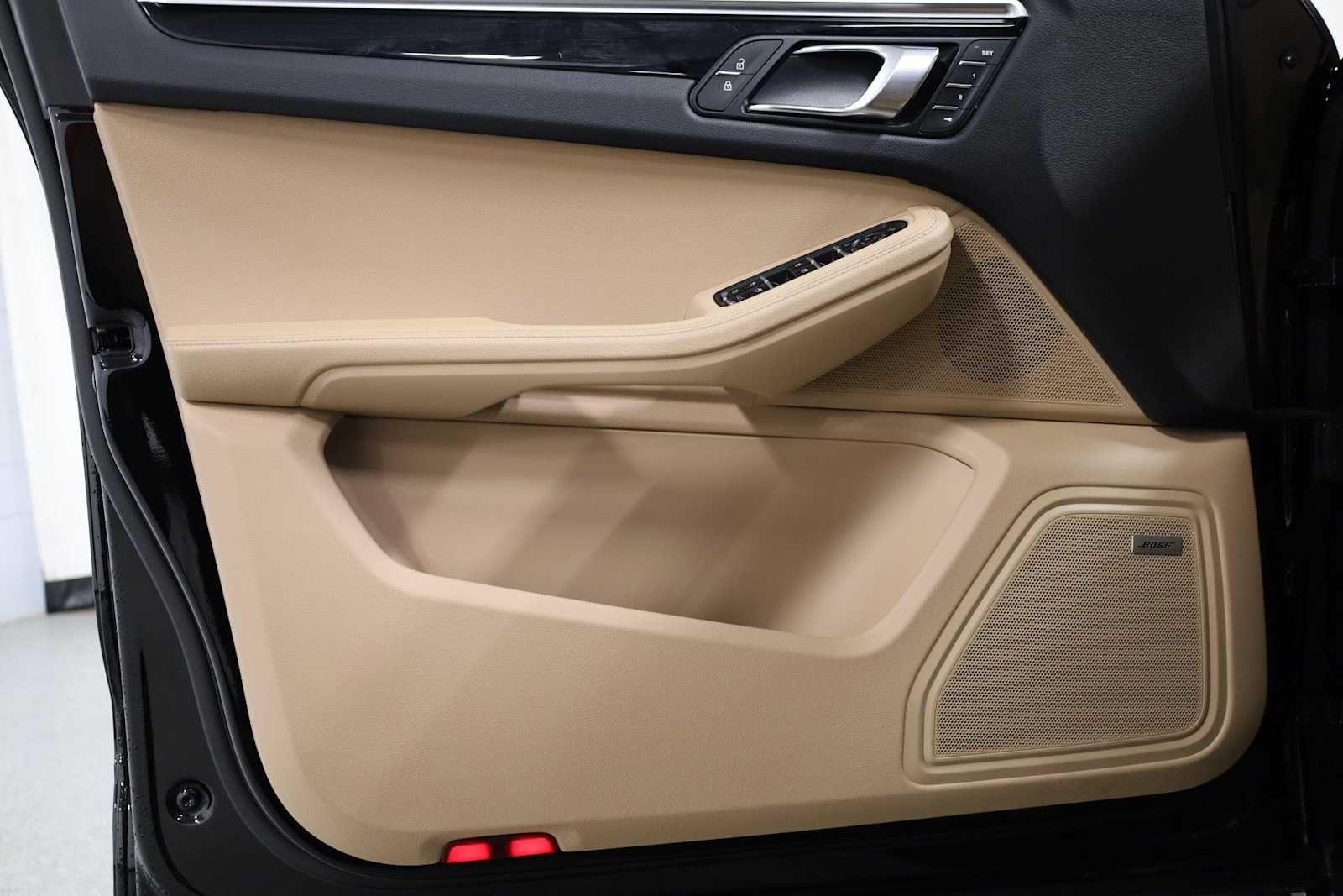 Thumbnail: 2024 Porsche Macan - 16