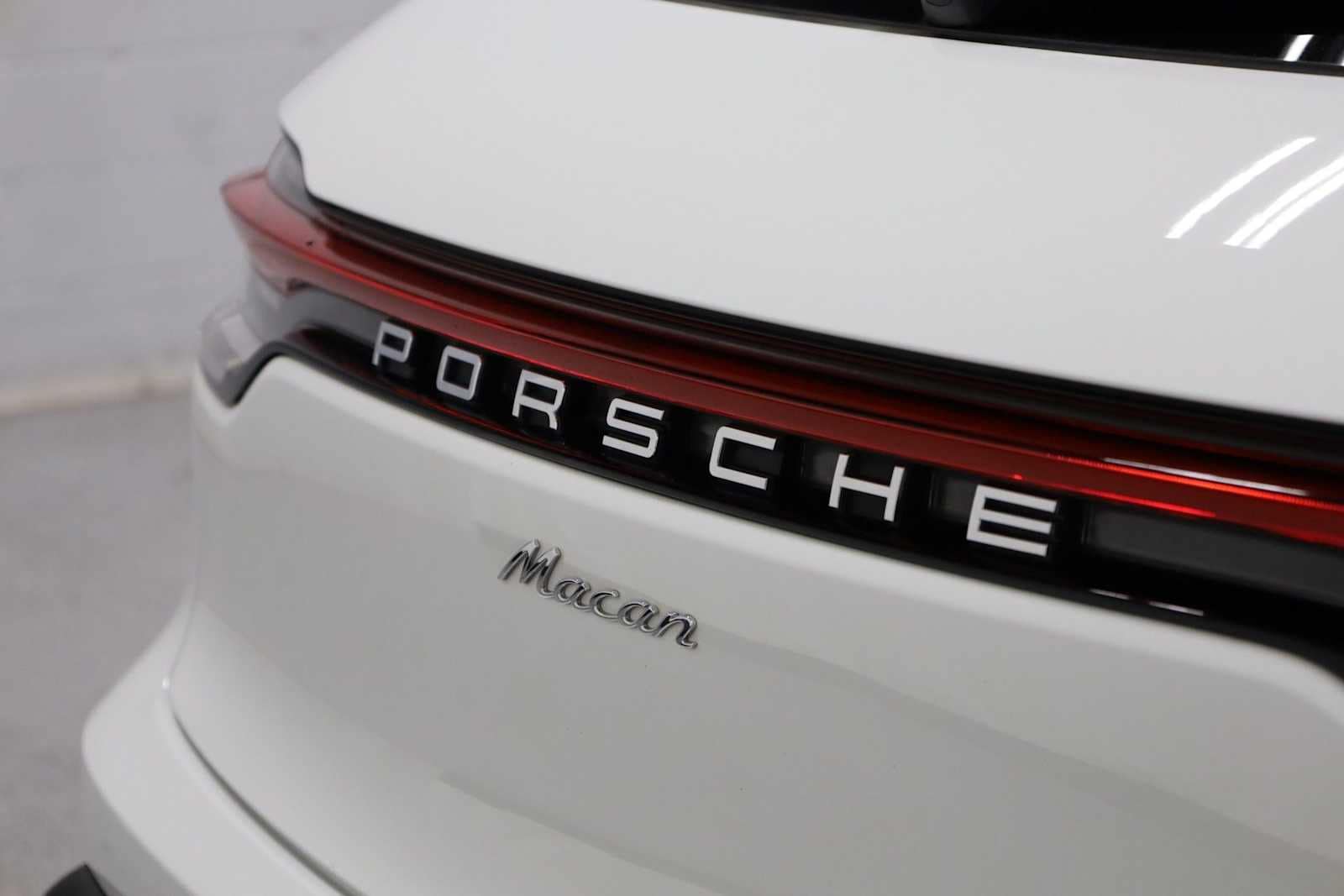 Thumbnail: 2025 Porsche Macan - 8