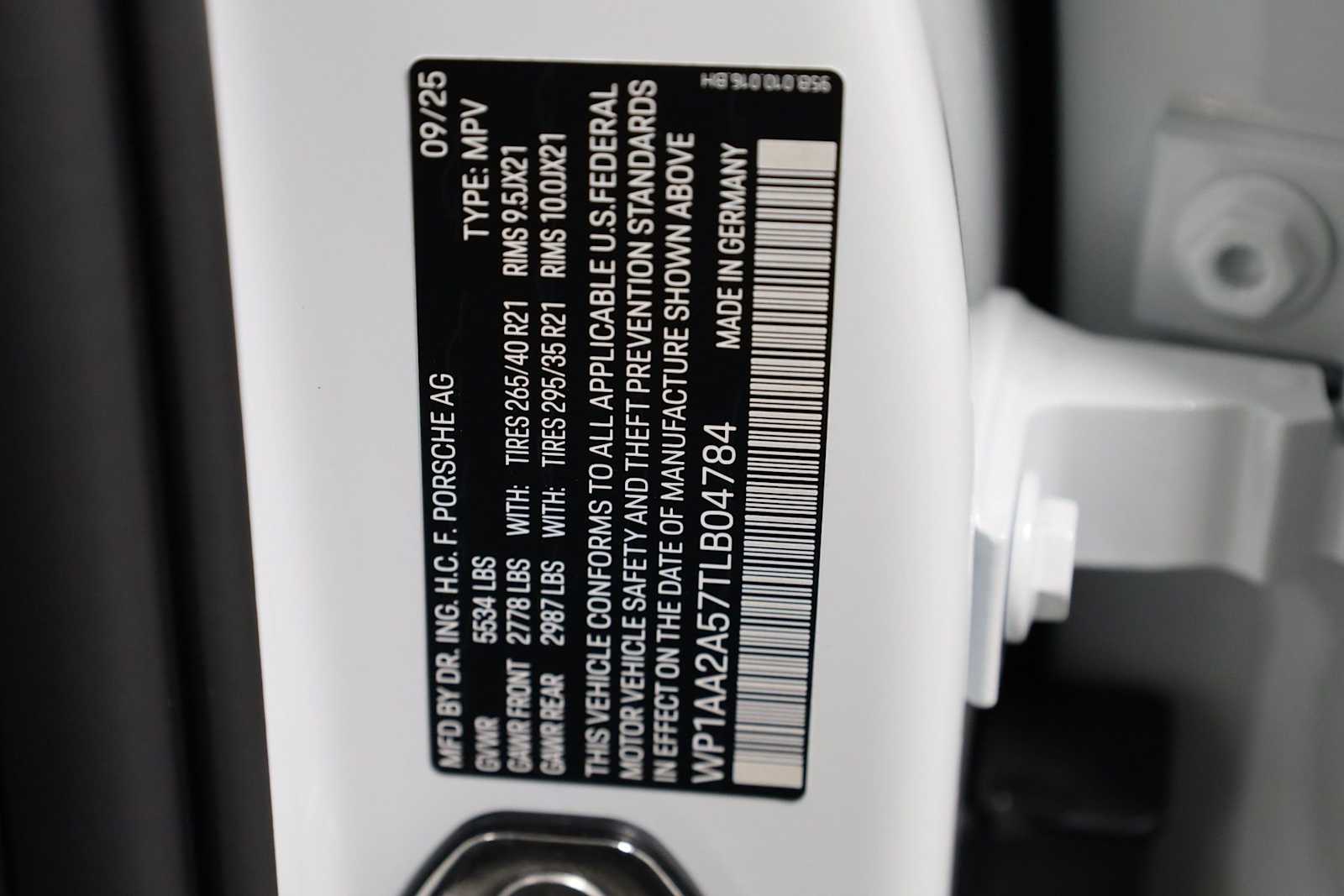 Thumbnail: 2026 Porsche Macan - 44