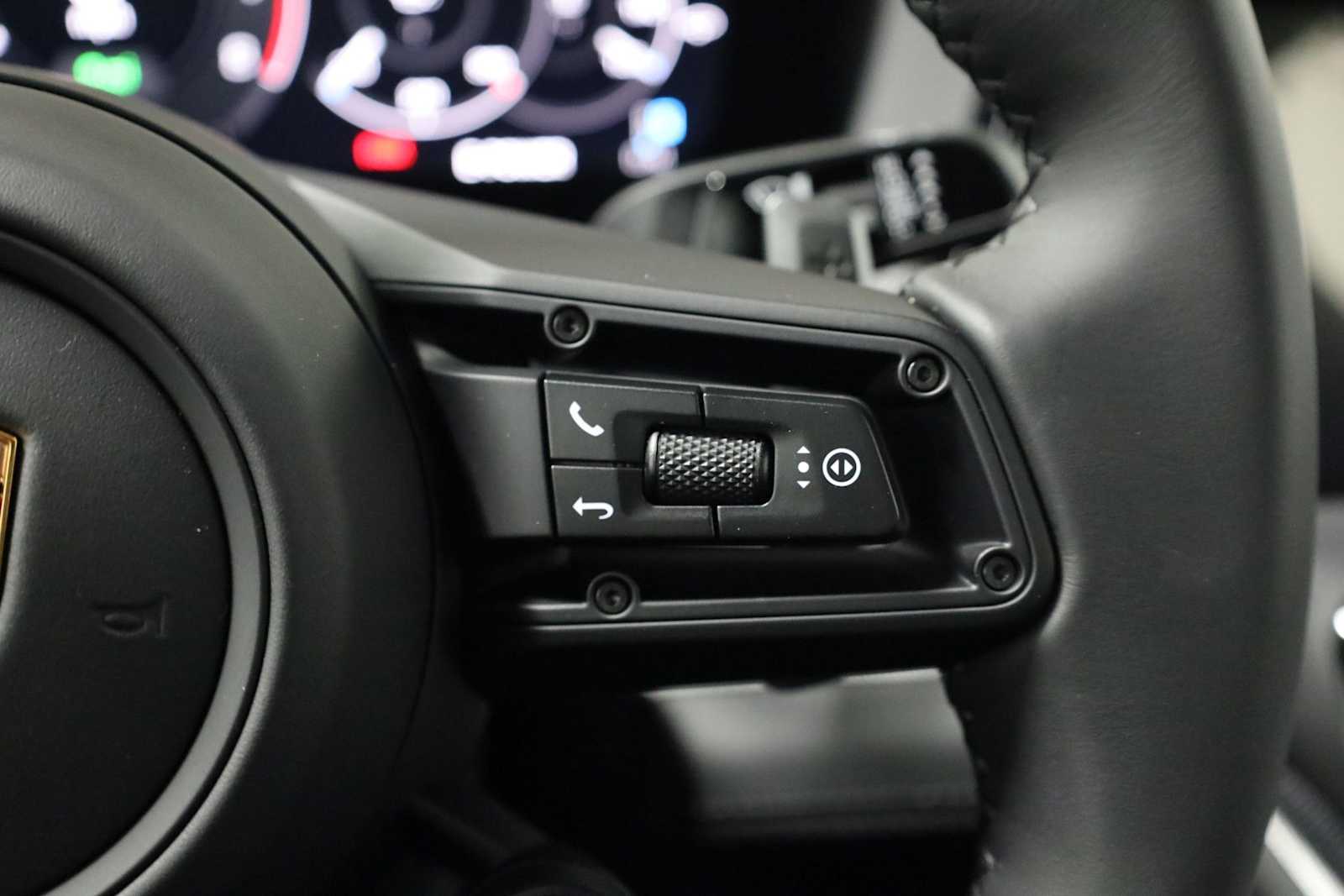 Thumbnail: 2026 Porsche Panamera - 28