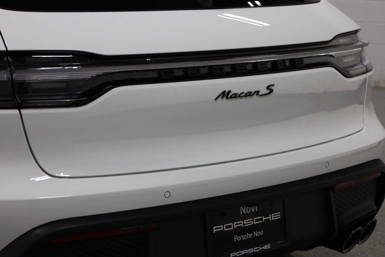 Thumbnail: 2026 Porsche Macan - 8