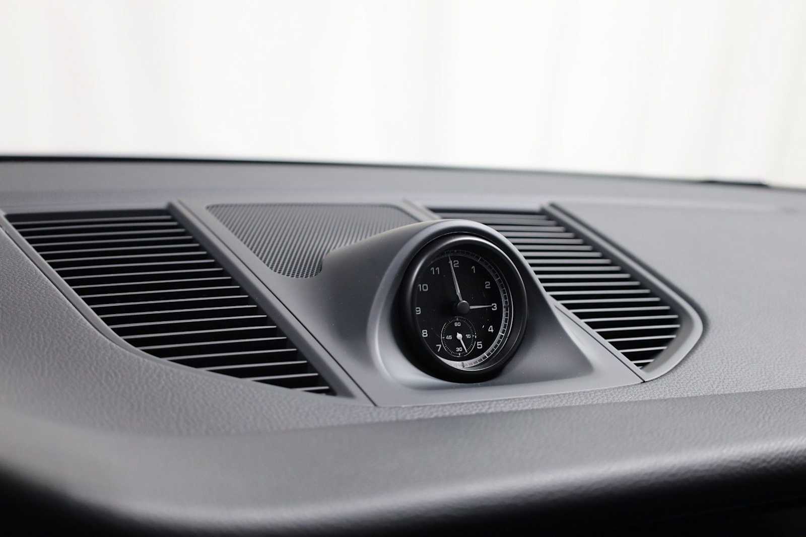 Thumbnail: 2026 Porsche Macan - 18