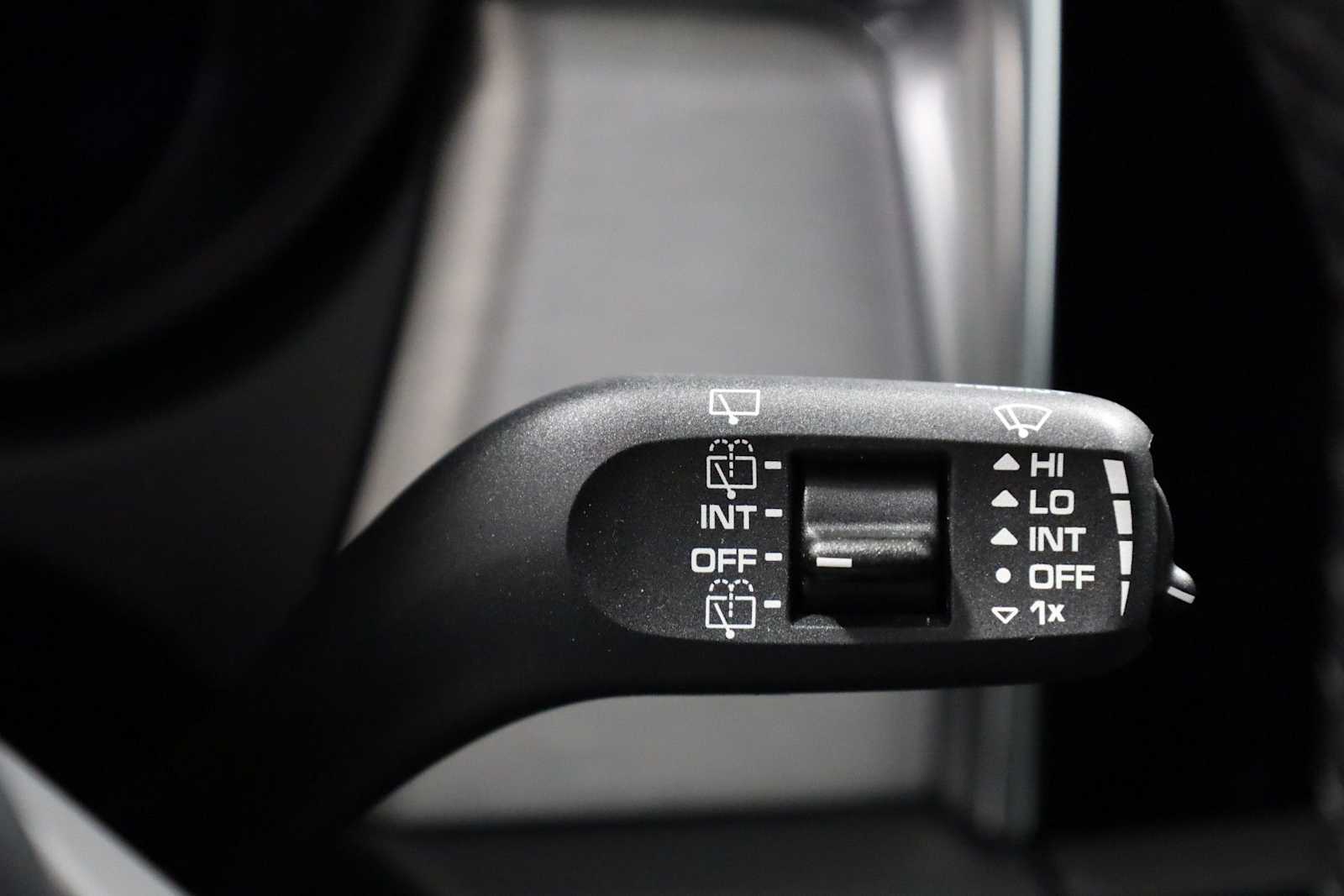 Thumbnail: 2026 Porsche Macan - 30