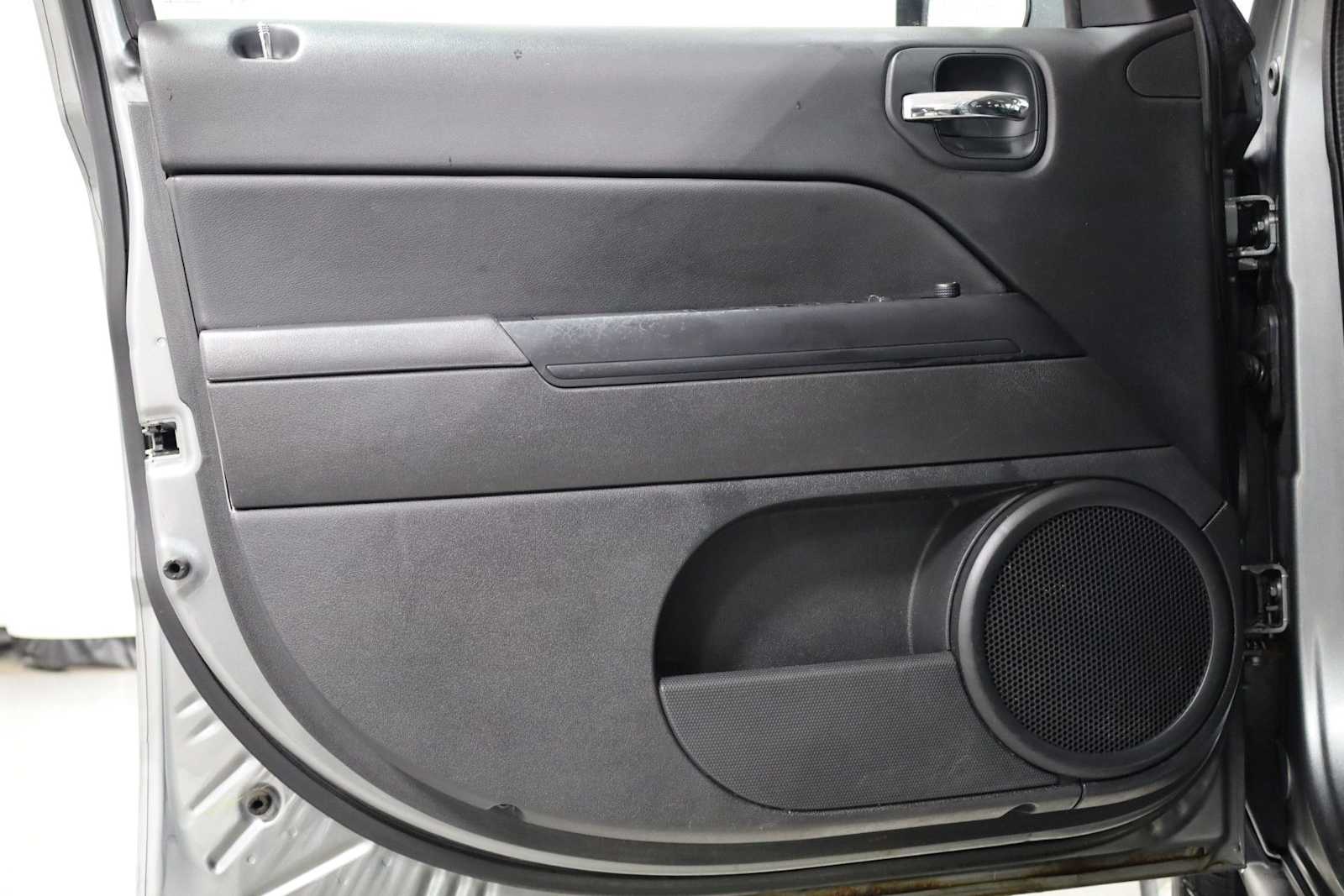 Thumbnail: 2014 Jeep Patriot - 16