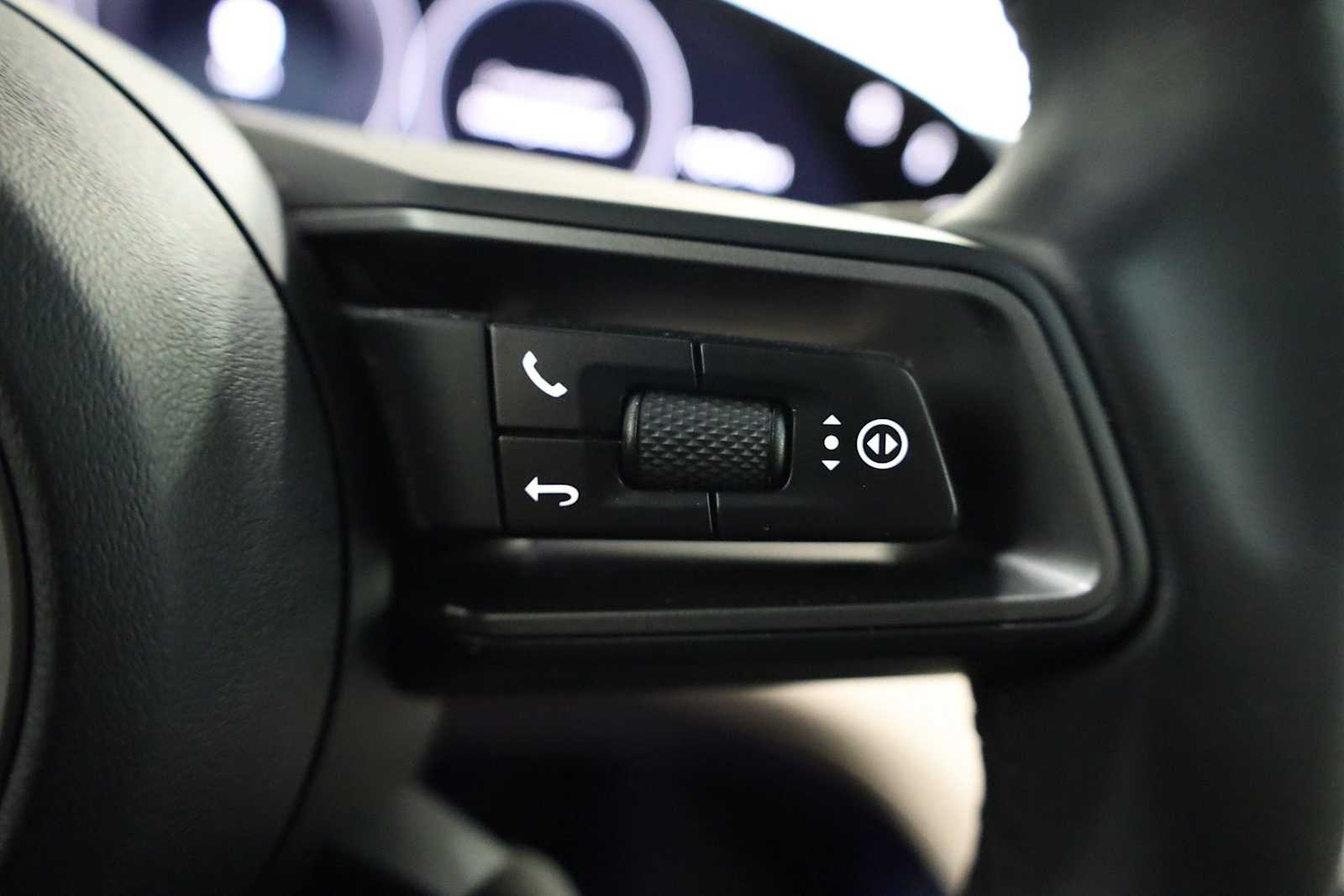 Thumbnail: 2025 Porsche Taycan - 26