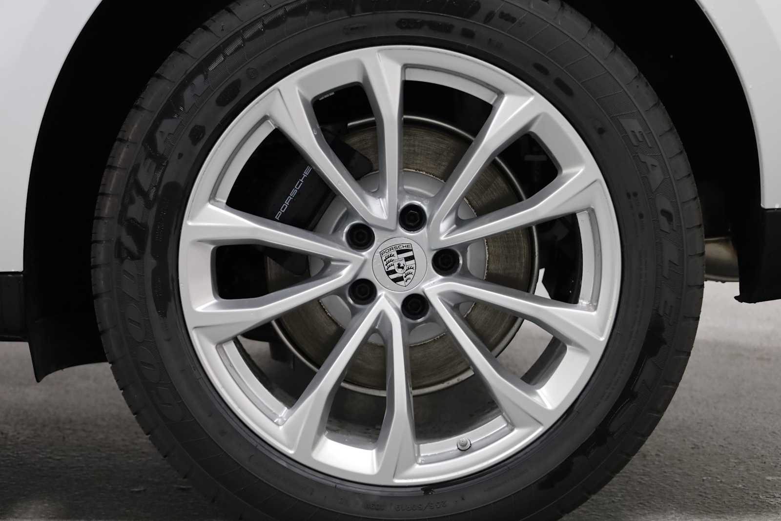 Thumbnail: 2026 Porsche Macan - 38