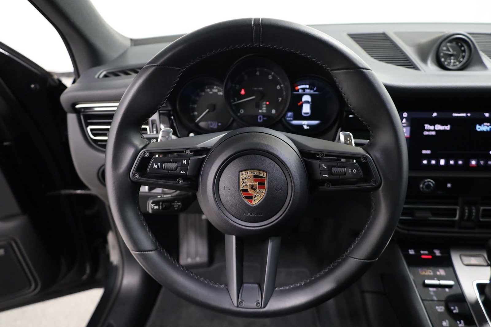 Thumbnail: 2024 Porsche Macan - 25