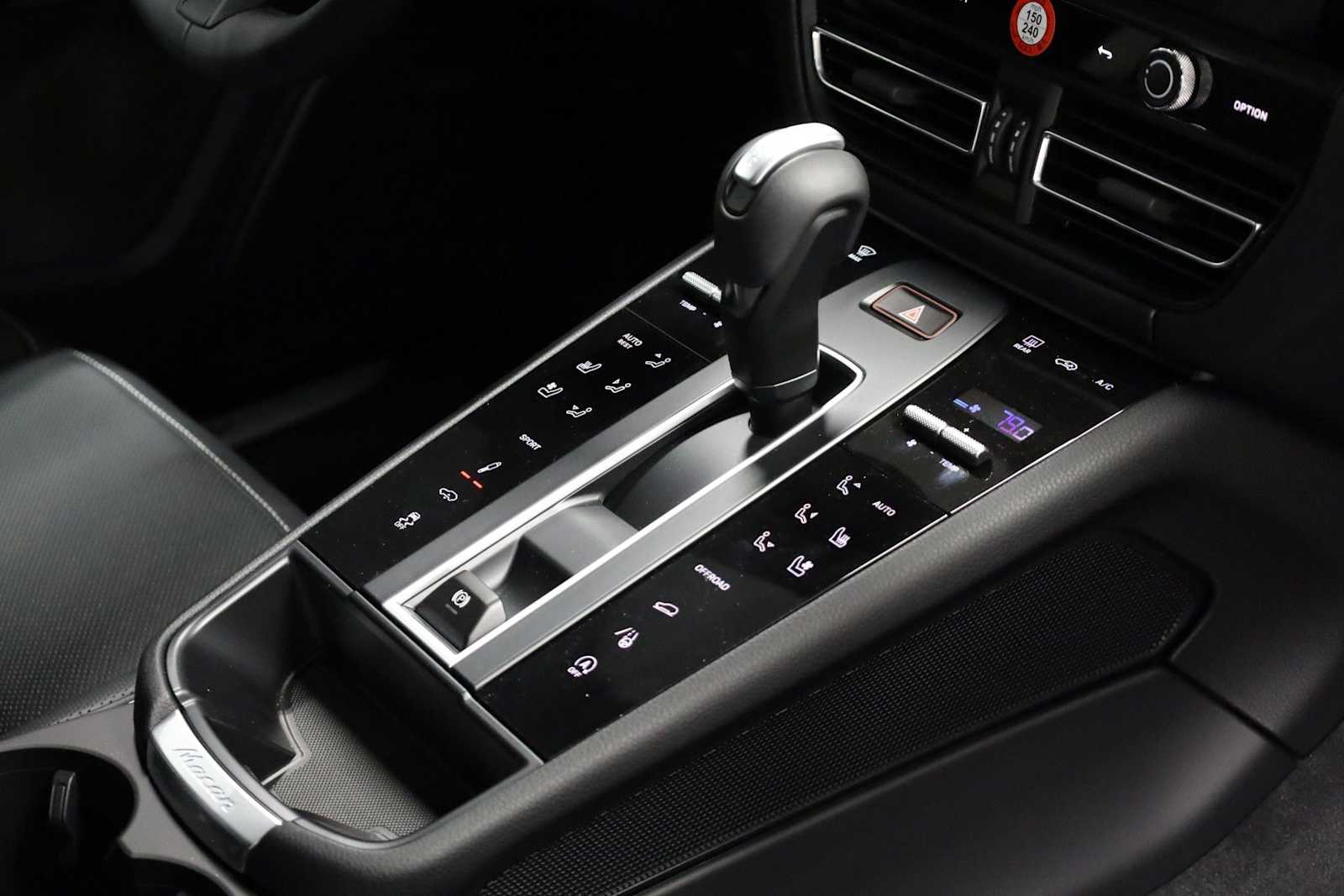 Thumbnail: 2026 Porsche Macan - 21