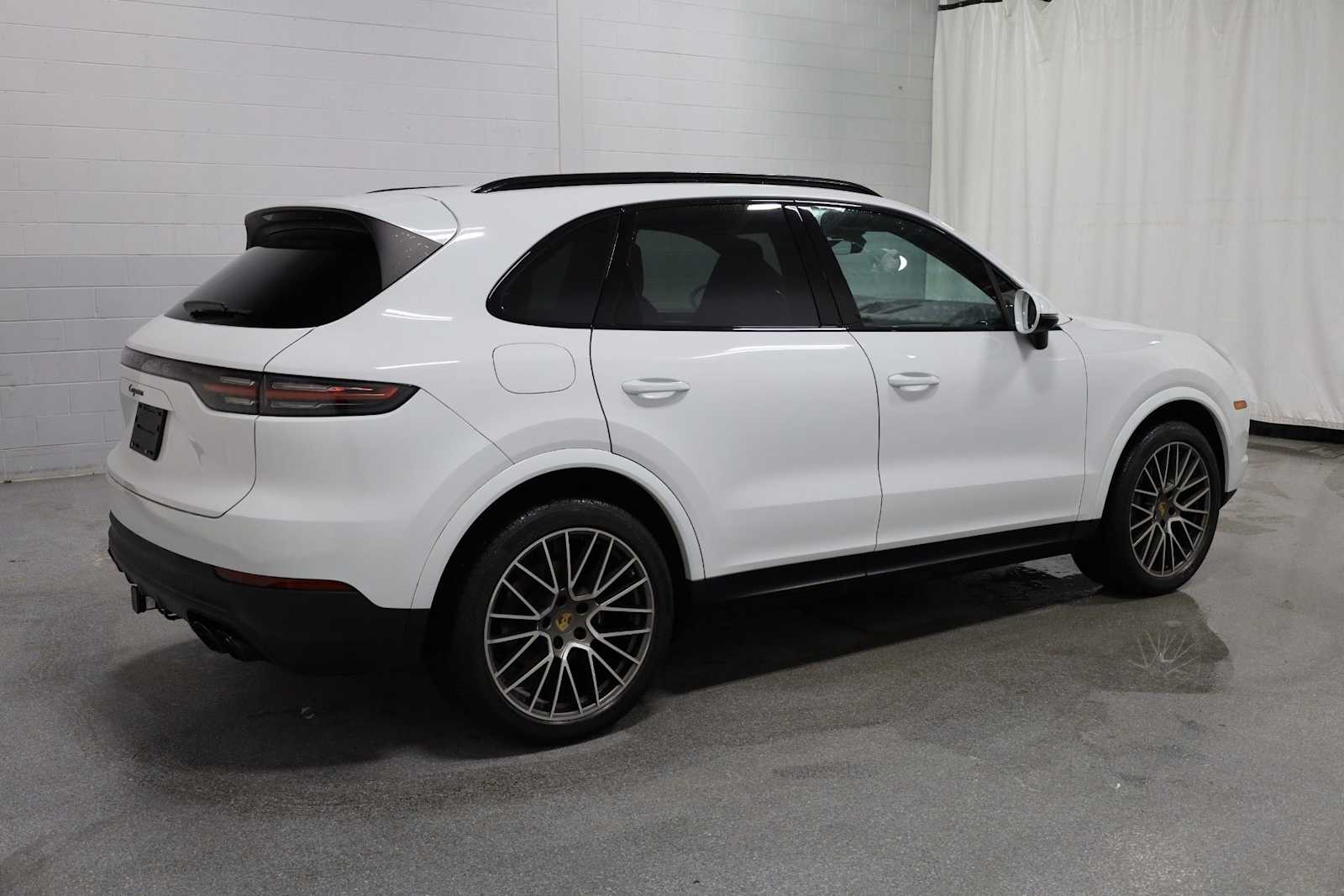 Thumbnail: 2023 Porsche Cayenne - 9