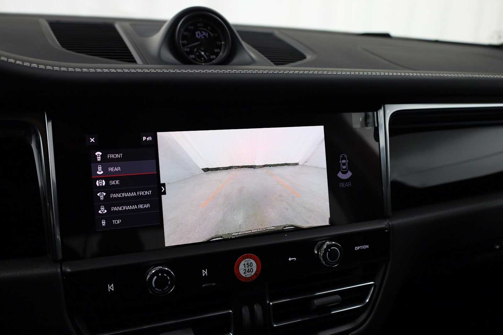 Thumbnail: 2026 Porsche Macan - 34