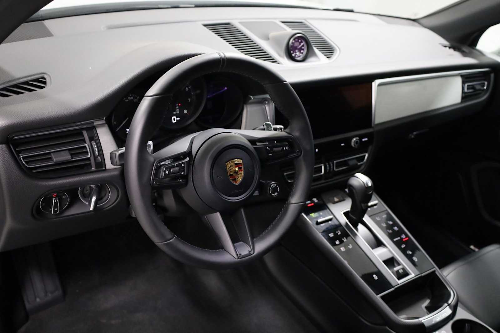 Thumbnail: 2026 Porsche Macan - 4