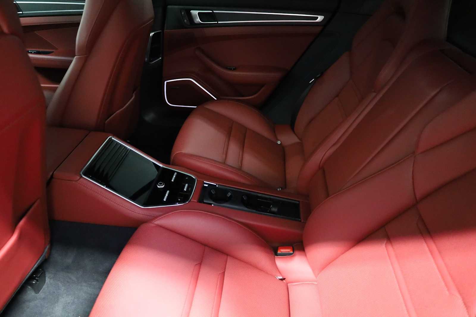 Thumbnail: 2022 Porsche Panamera - 35