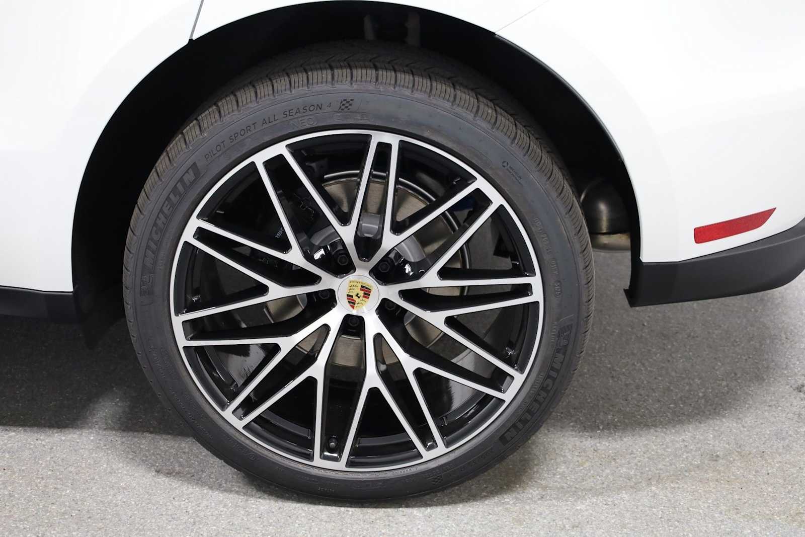 Thumbnail: 2026 Porsche Macan - 39