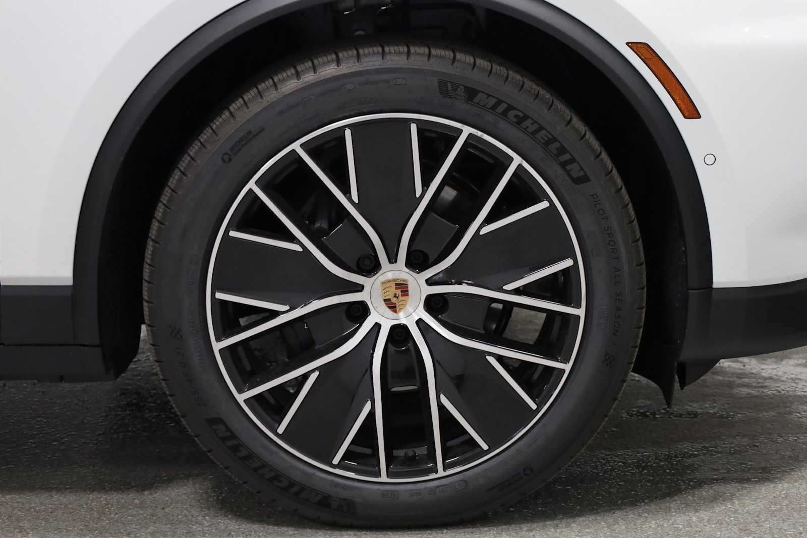 Thumbnail: 2026 Porsche Macan - 13