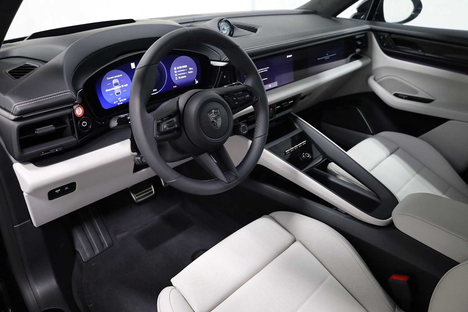 Thumbnail: 2025 Porsche Macan - 4
