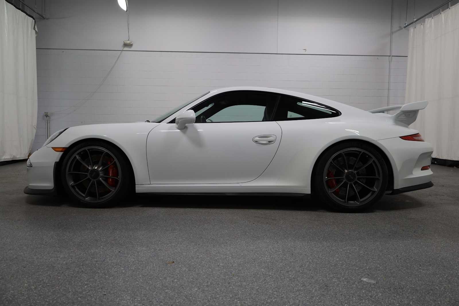Thumbnail: 2016 Porsche 911 - 2