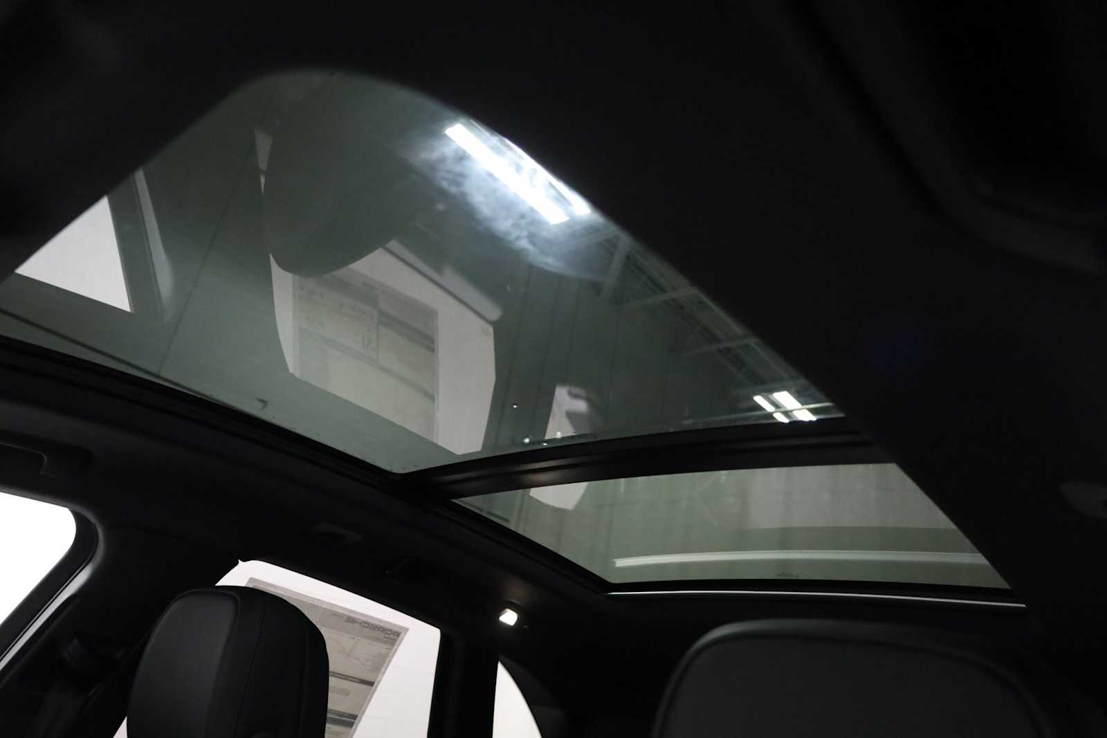 Thumbnail: 2026 Porsche Macan - 20