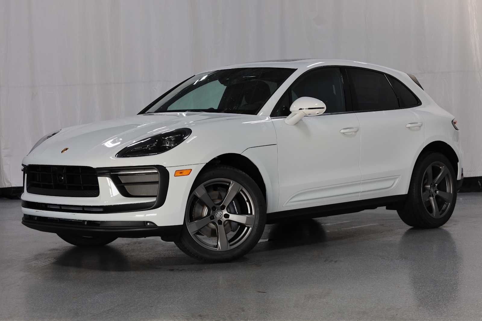 Thumbnail: 2025 Porsche Macan - 1