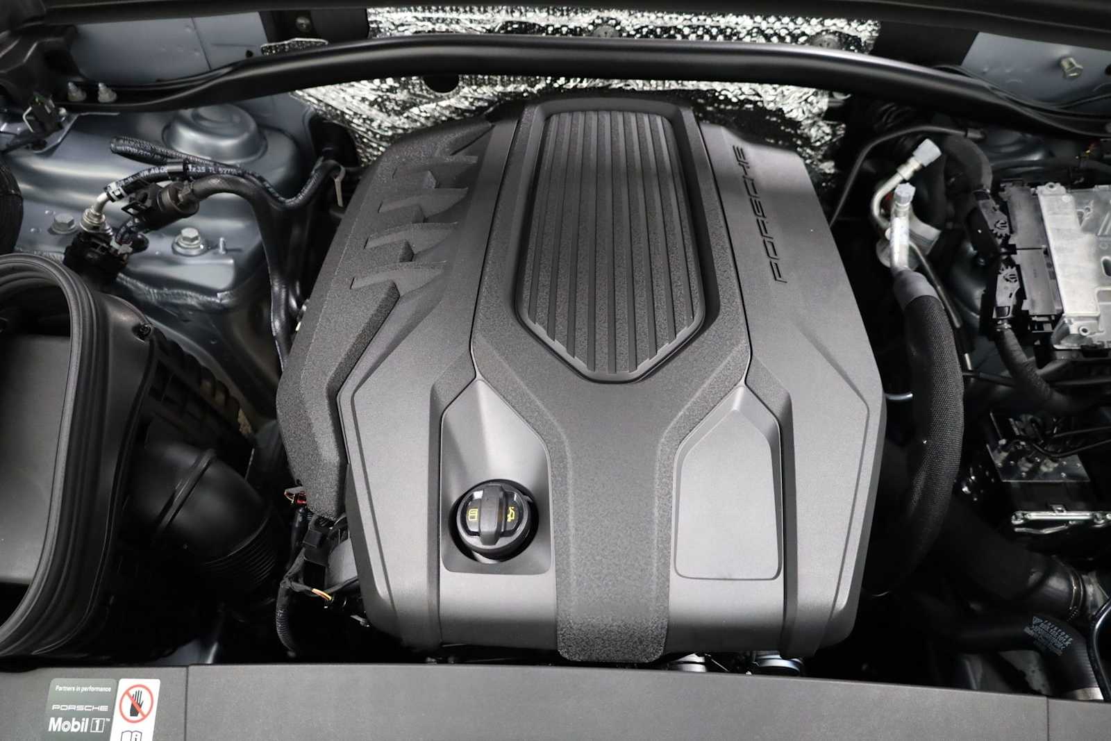 Thumbnail: 2026 Porsche Macan - 42