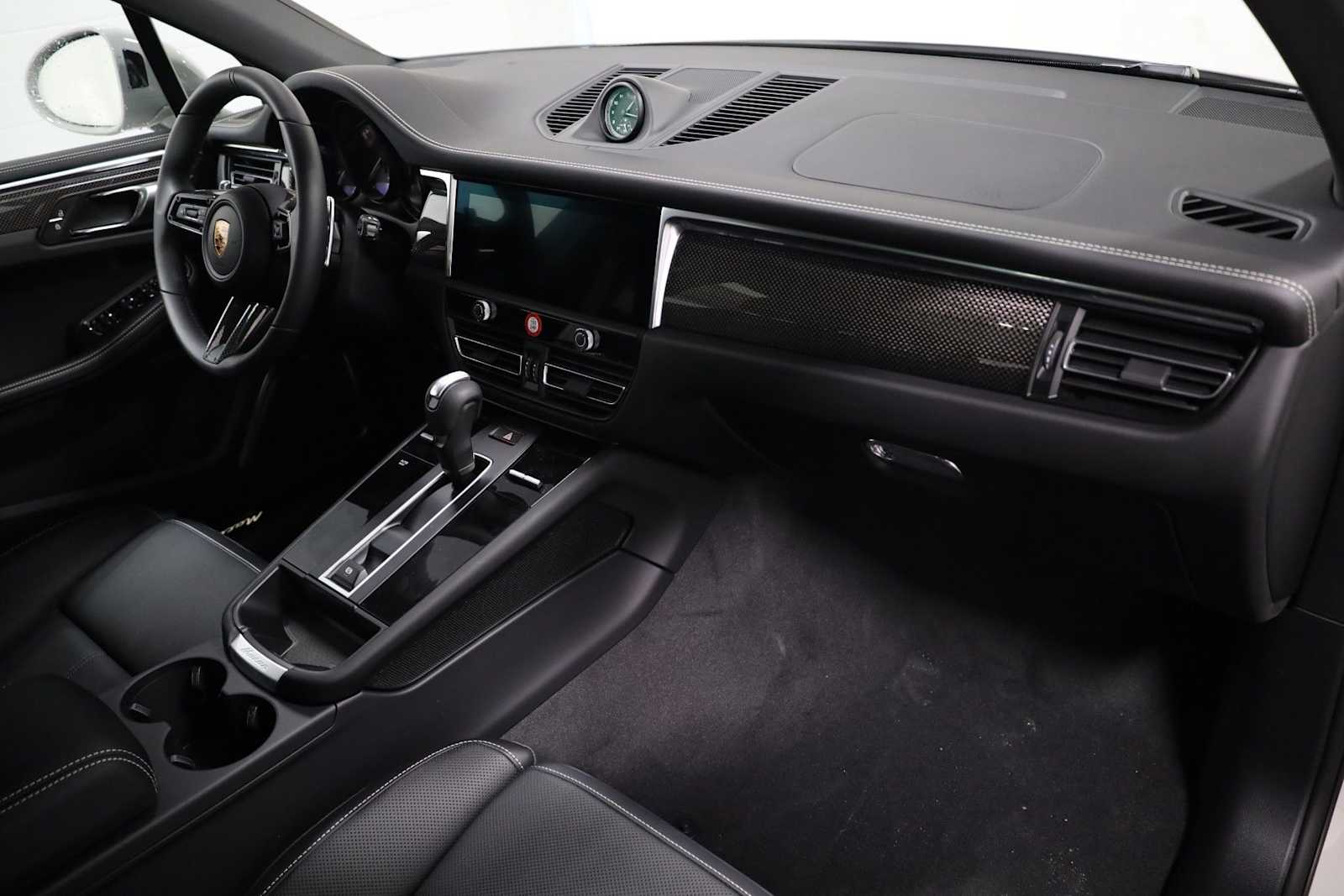Thumbnail: 2026 Porsche Macan - 6