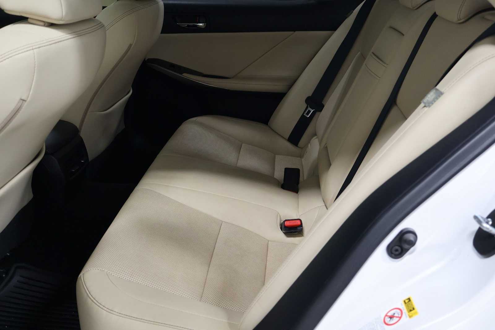 Thumbnail: 2016 Lexus IS - 32