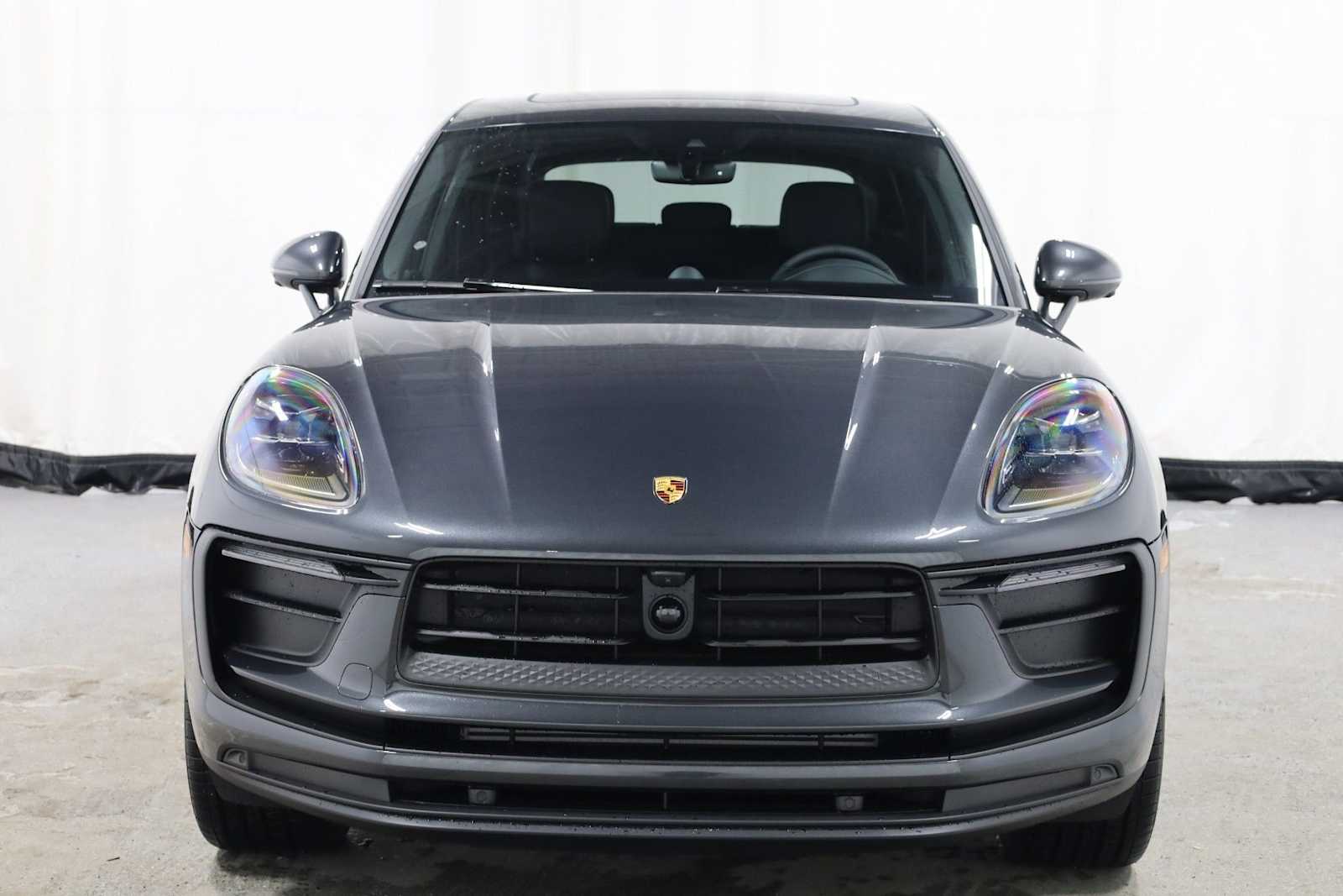 Thumbnail: 2026 Porsche Macan - 14