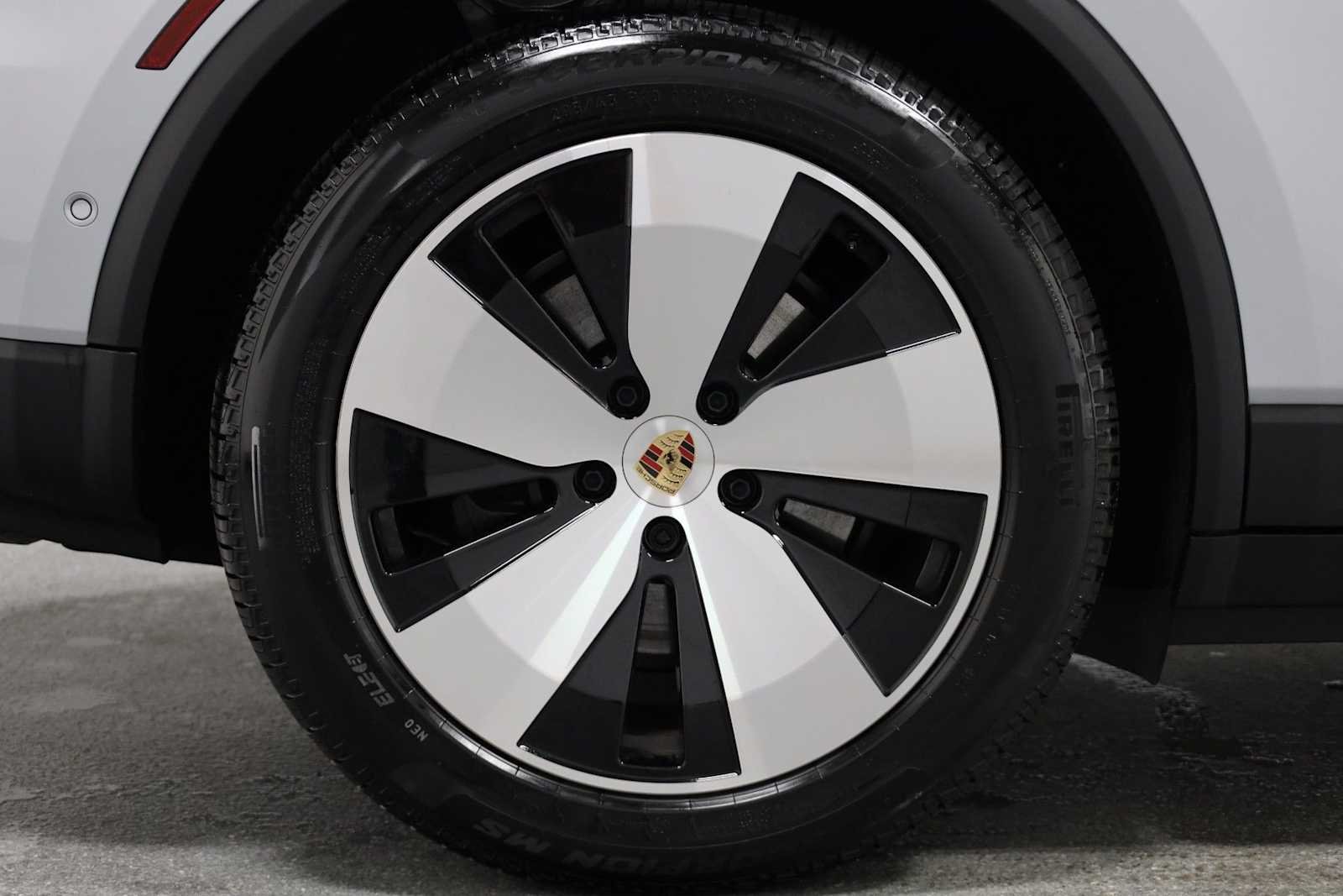 Thumbnail: 2025 Porsche Macan - 39