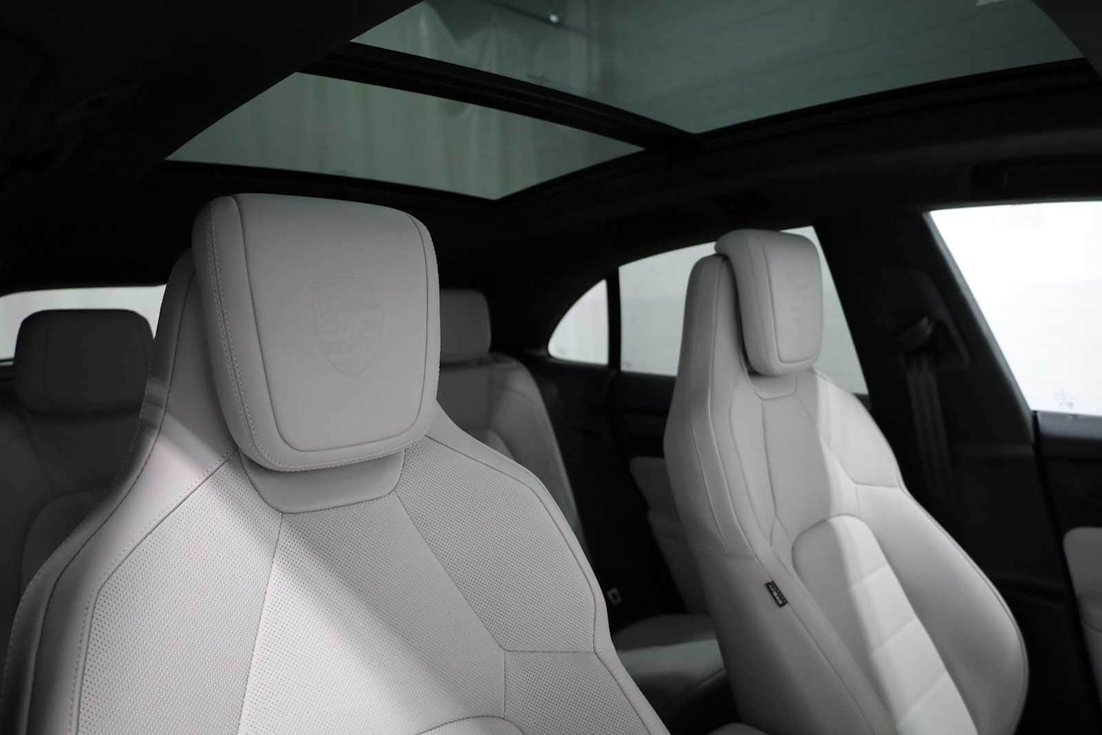 Thumbnail: 2025 Porsche Macan - 22