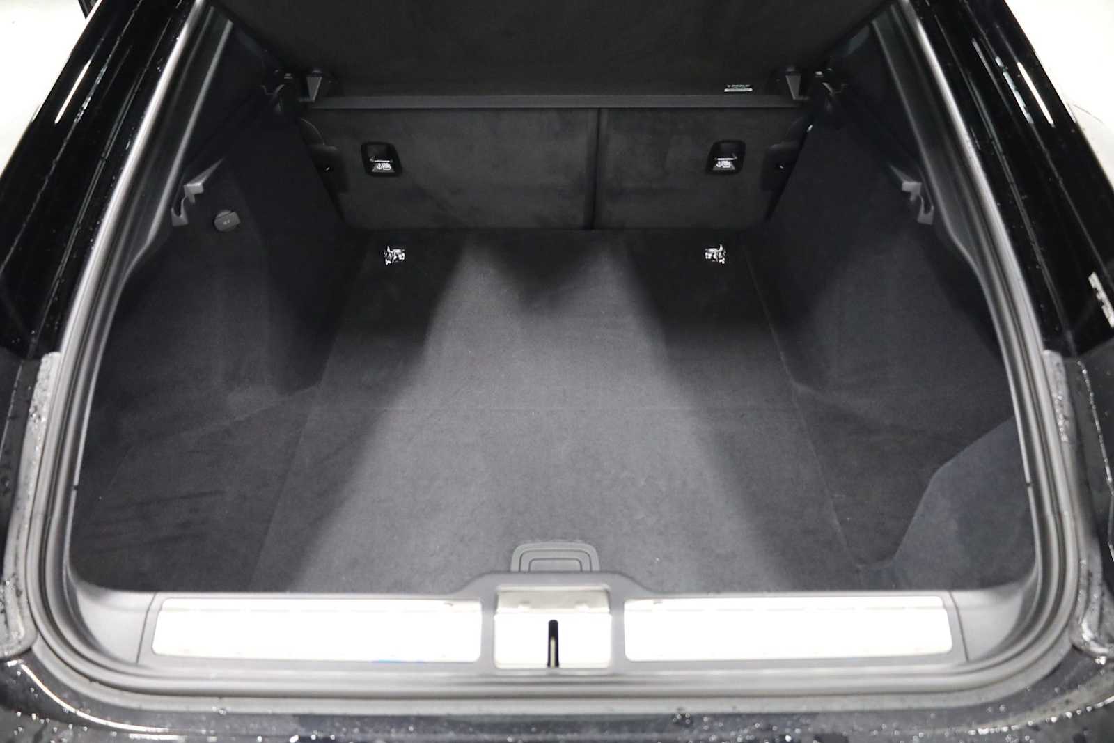 Thumbnail: 2026 Porsche Panamera - 41