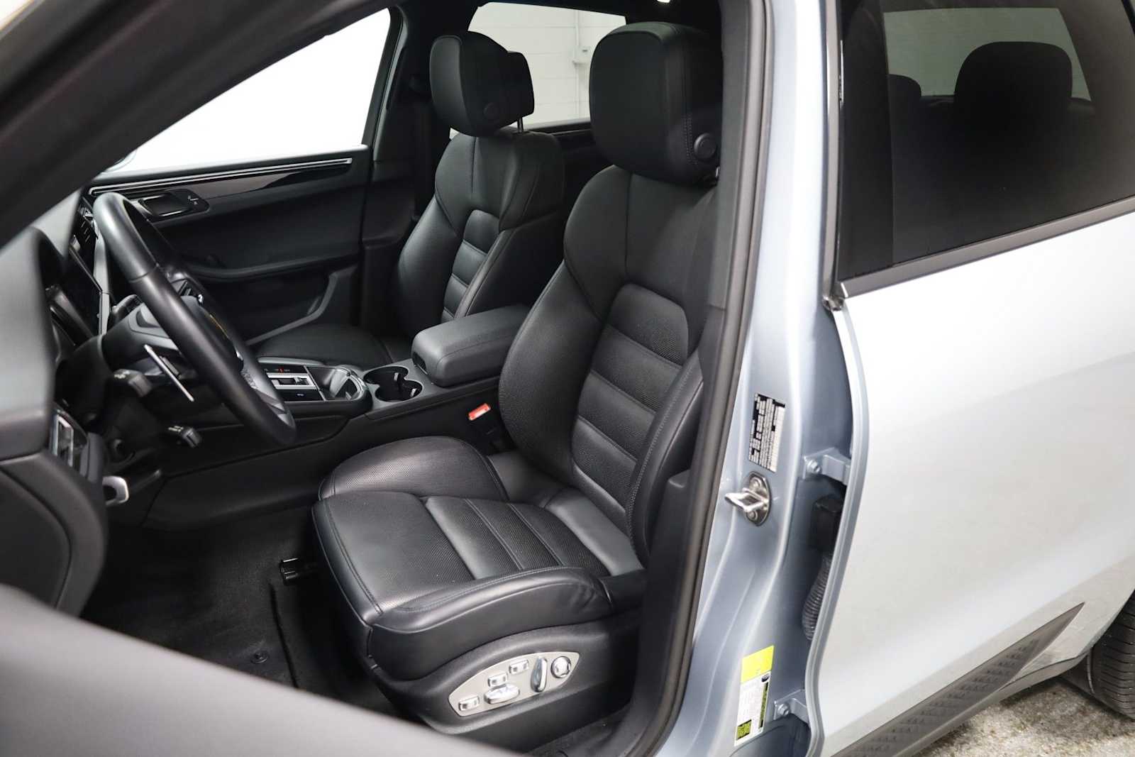 Thumbnail: 2023 Porsche Macan - 5