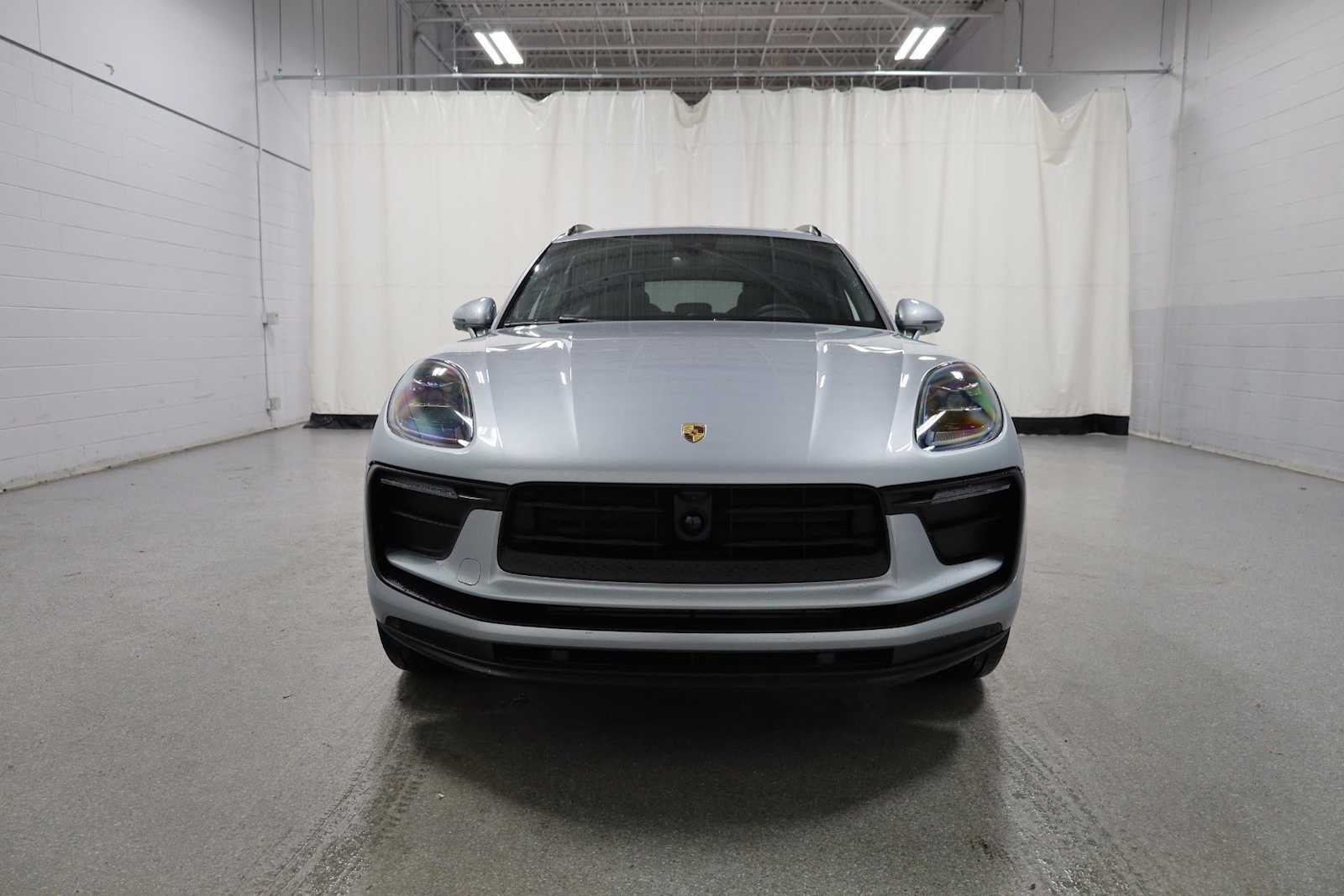 Thumbnail: 2026 Porsche Macan - 14