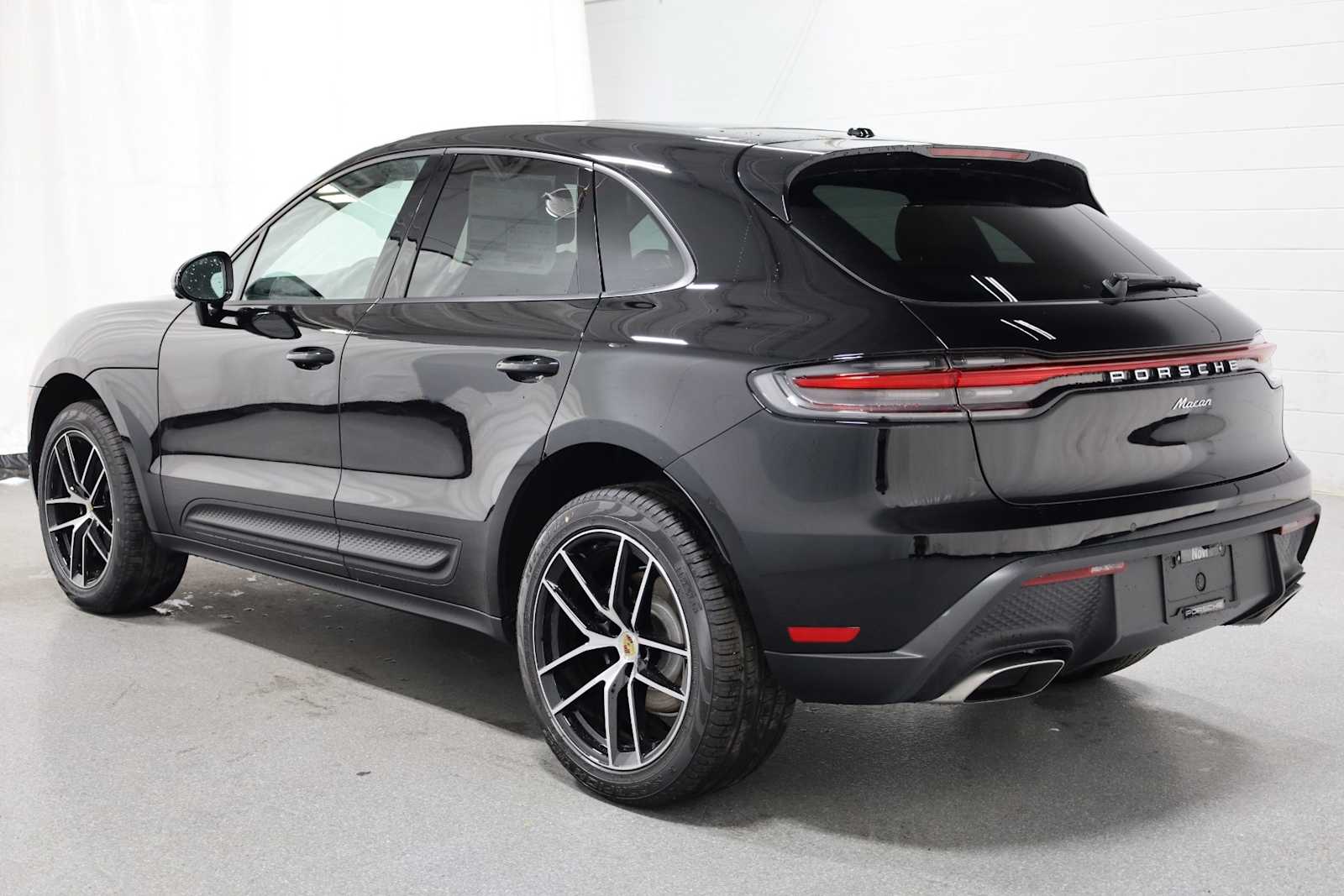 Thumbnail: 2025 Porsche Macan - 3