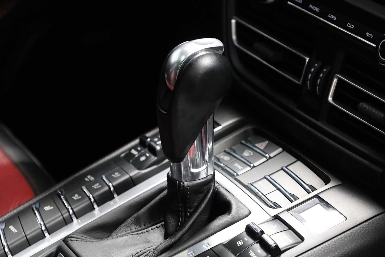 Thumbnail: 2020 Porsche Macan - 21
