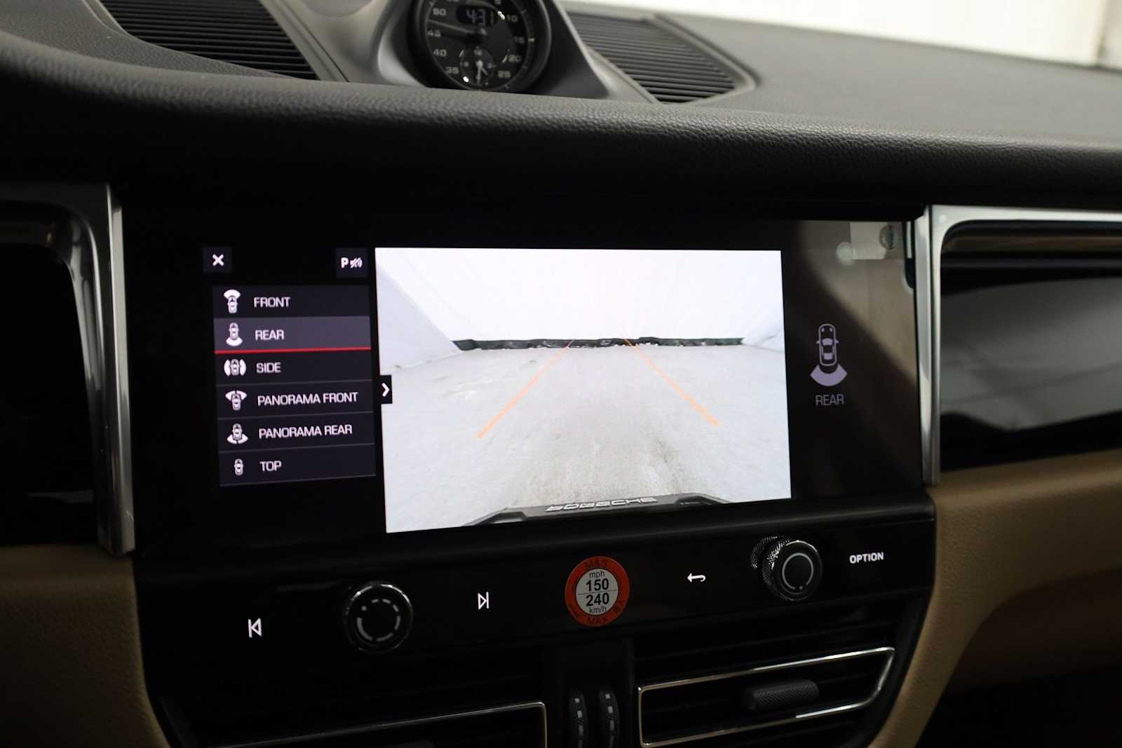 Thumbnail: 2026 Porsche Macan - 34