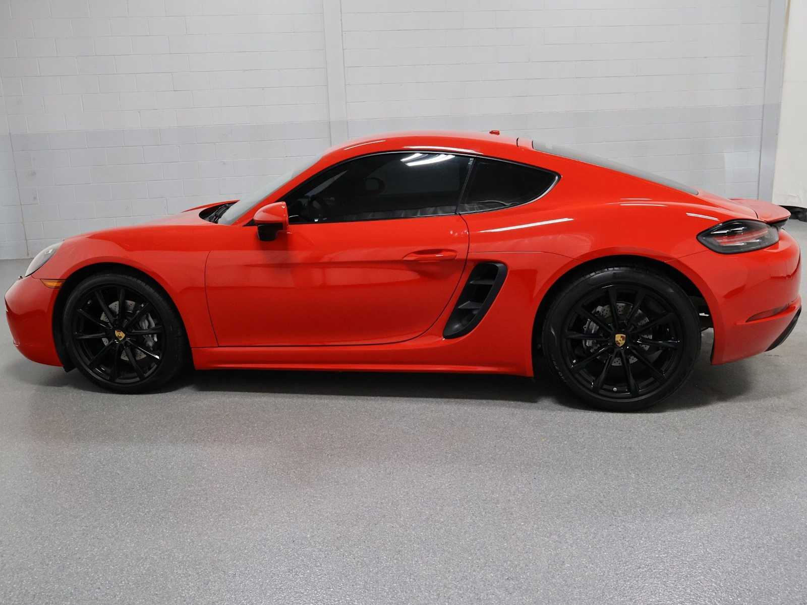 Thumbnail: 2018 Porsche 718 Cayman - 2